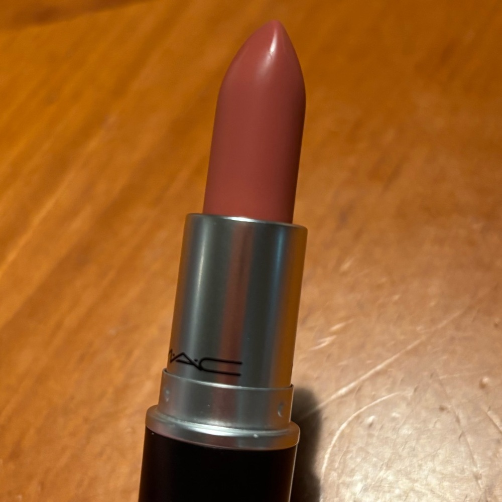 MAC Matte Lipstick Velvet Teddy - Picture 6 of 16